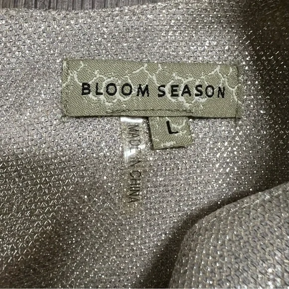 NWT Bloom Season Sparkly Long Puff Sleeve Button Back Christmas Top Holiday L - Picture 7 of 12